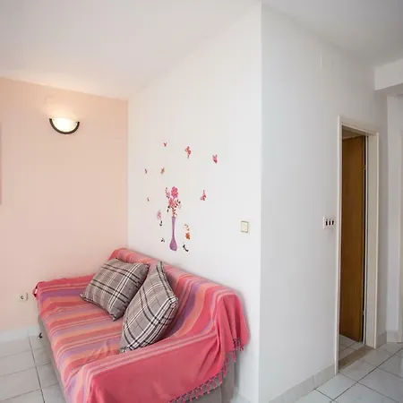 Gloria アパート プリモシュテン