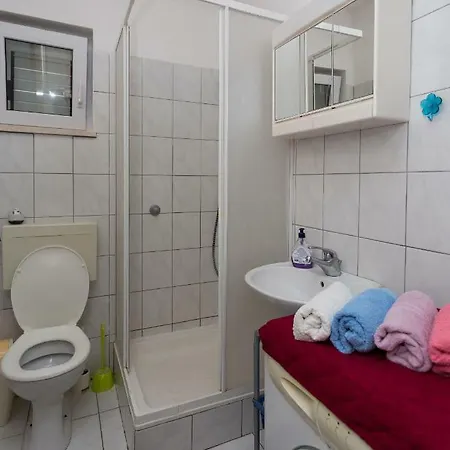 Gloria アパート プリモシュテン