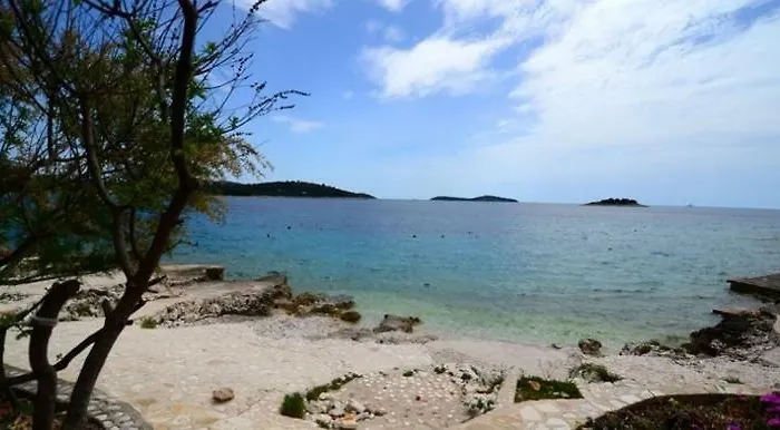 Gloria Daire Primošten